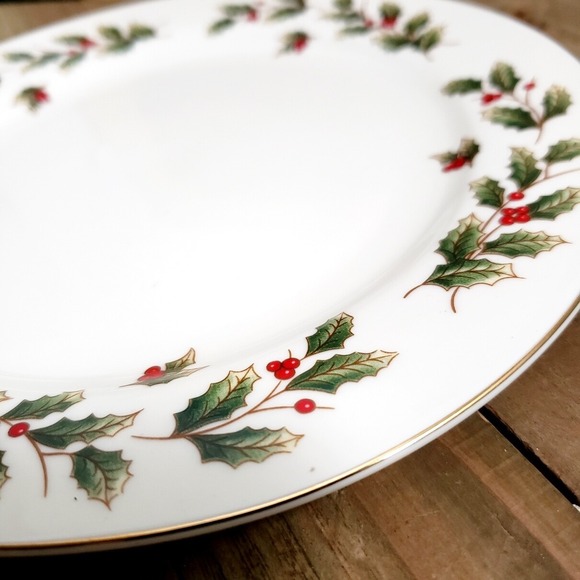 Holly Berry Dessert Plates Porcelain w/ 22-KT Gold Rim FL Mketplce Entertaining - Picture 5 of 7